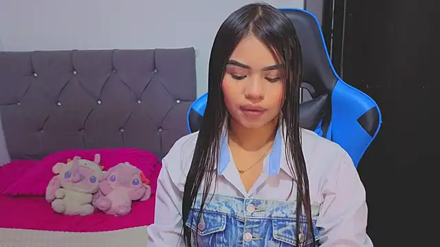 Roxan Luxe online show from March 29, 1:05 am