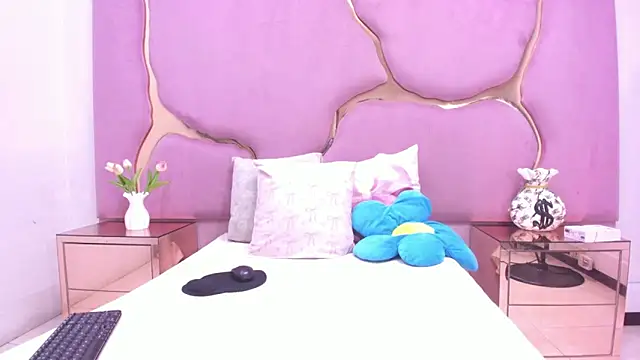 Snapshot of LaurendPink chatting on March 26, 2:33 pm LaurendPink online show from March 26, 2:33 pm