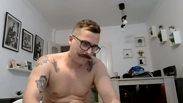 Snapshot of yanick931 chatting on July 23, 9:35 pm yanick931 online show from July 23, 9:35 pm