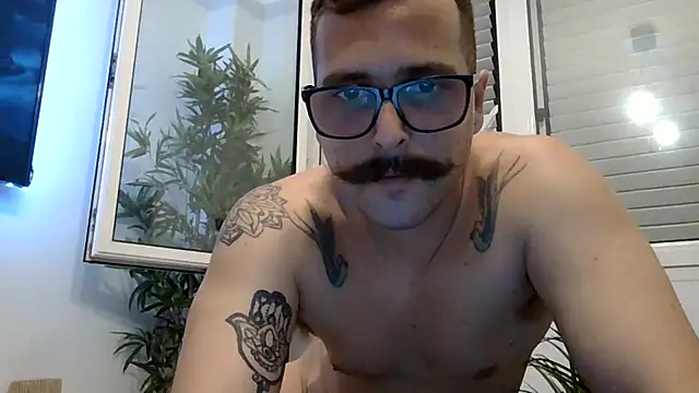 Snapshot of yanick931 chatting on July 27, 11:45 pm yanick931 online show from July 27, 11:45 pm