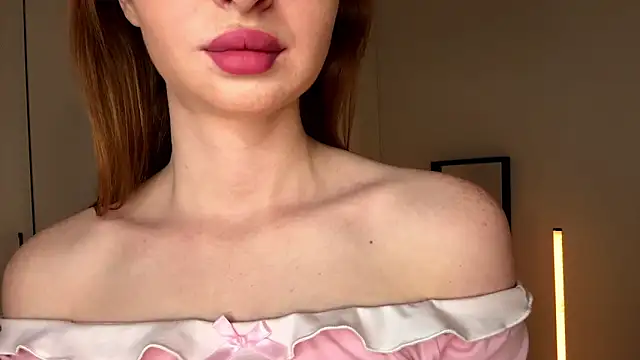 Snapshot of SkyAlice01 chatting on March 16, 4:18 am SkyAlice01 online show from March 16, 4:18 am