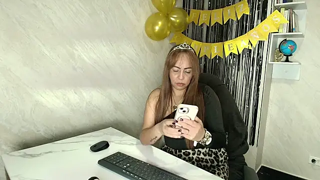Snapshot of Helenn_Moore chatting on April 10, 1:49 pm Helenn Moore online show from April 10, 1:49 pm