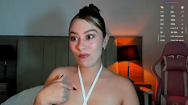 Snapshot of alejarosee chatting on June 15, 1:52 am alejarosee online show from June 15, 1:52 am