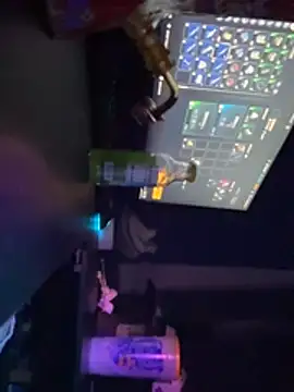 urfavgamergurl online show from March 14, 12:39 am