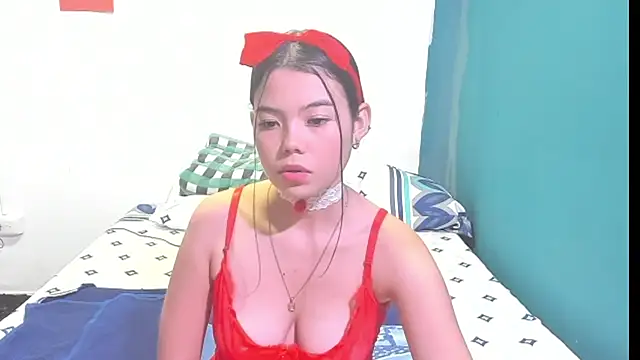 Draculaura X online show from May 28, 7:55 pm