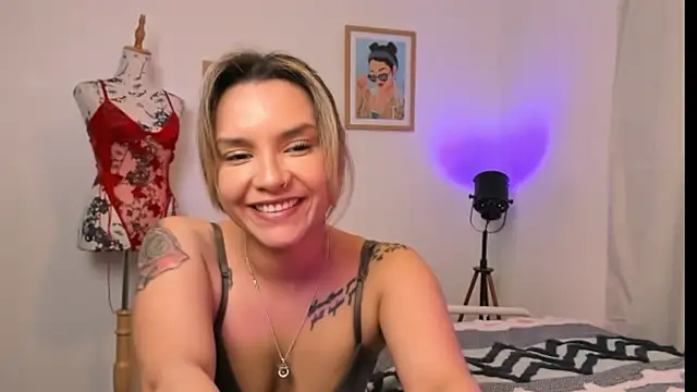 JuliiethDz online show from March 24, 8:47 pm