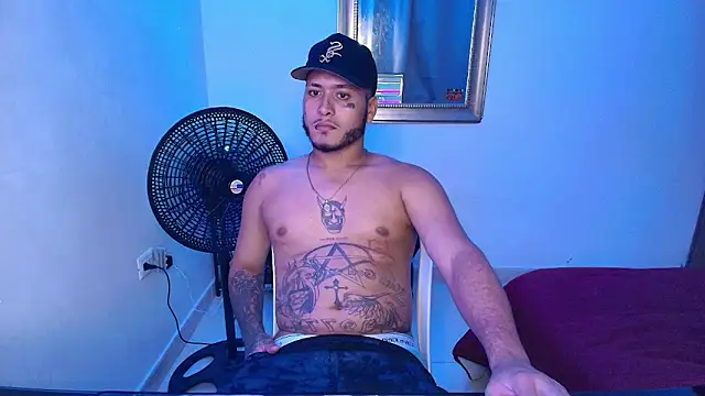 Snapshot of Crow_boss77 chatting on May 31, 3:26 am Crow boss77 online show from May 31, 3:26 am