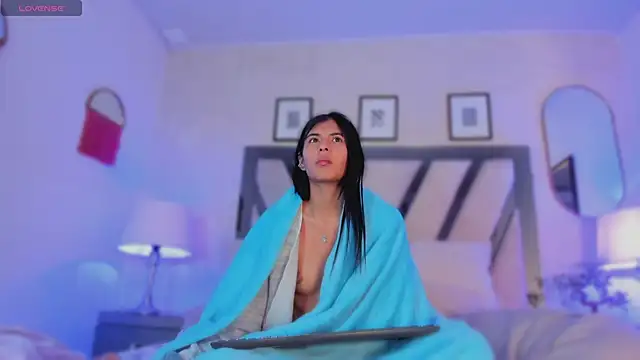 Snapshot of Violettaa_Stone chatting on March 21, 8:19 am Violettaa Stone online show from March 21, 8:19 am