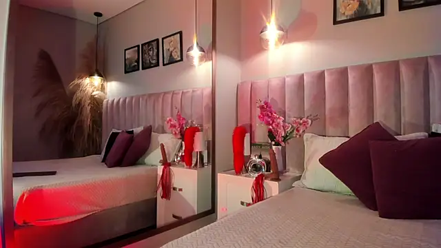 Snapshot of karoline_lux chatting on March 25, 3:23 am karoline lux online show from March 25, 3:23 am