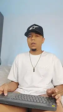 Snapshot of Randdy_333 chatting on March 12, 5:35 am Randdy 333 online show from March 12, 5:35 am