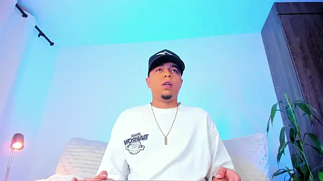 Snapshot of Randdy_333 chatting on March 20, 5:34 am Randdy 333 online show from March 20, 5:34 am