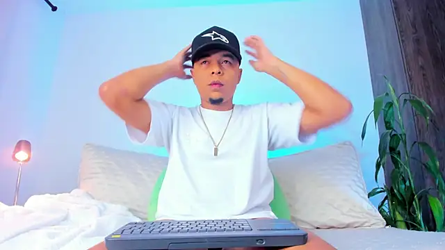 Snapshot of Randdy_333 chatting on March 27, 6:19 am Randdy 333 online show from March 27, 6:19 am