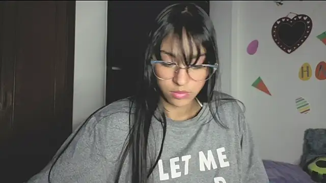 Snapshot of PaulaCutexs chatting on April 1, 3:07 am PaulaCutexs online show from April 1, 3:07 am