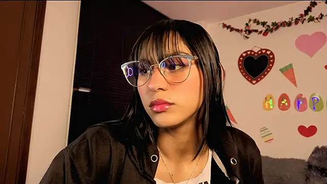 Snapshot of PaulaCutexs chatting on April 29, 9:02 am PaulaCutexs online show from April 29, 9:02 am