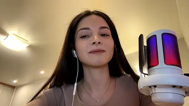 Snapshot of Mikytiki chatting on March 13, 6:36 pm Mikytiki online show from March 13, 6:36 pm