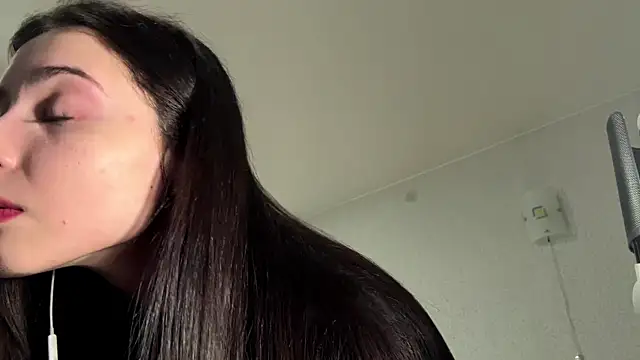 Snapshot of Mikytiki chatting on March 25, 3:18 pm Mikytiki online show from March 25, 3:18 pm