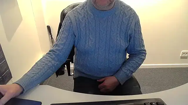 Snapshot of Buggemann chatting on March 12, 3:45 am Buggemann online show from March 12, 3:45 am