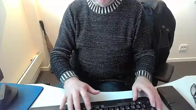 Snapshot of Buggemann chatting on March 16, 6:50 am Buggemann online show from March 16, 6:50 am