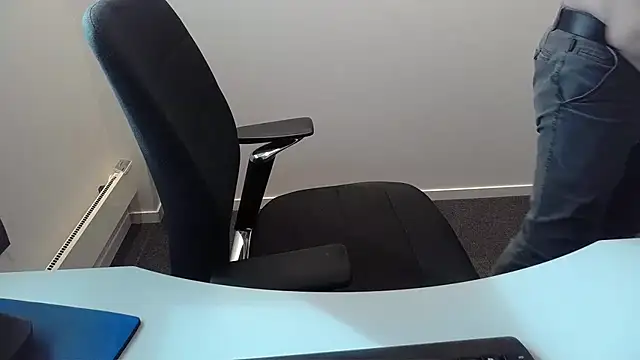 Snapshot of Buggemann chatting on March 20, 1:49 pm Buggemann online show from March 20, 1:49 pm