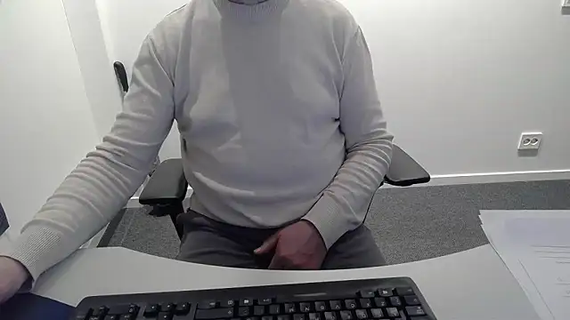 Snapshot of Buggemann chatting on March 25, 3:23 am Buggemann online show from March 25, 3:23 am