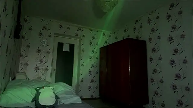 Snapshot of AnnaWasp chatting on March 16, 4:07 am AnnaWasp online show from March 16, 4:07 am