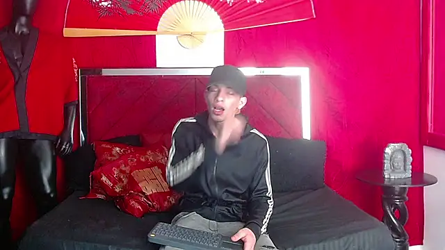 Snapshot of Naughty_Couple13 chatting on March 14, 12:32 pm Naughty Couple13 online show from March 14, 12:32 pm