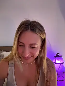 EvaRyen  online show from July 4, 5:19 pm