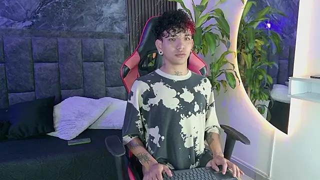 Snapshot of noah_travis chatting on March 11, 1:17 pm noah travis online show from March 11, 1:17 pm