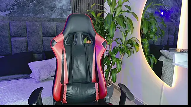 Snapshot of noah_travis chatting on March 12, 1:28 pm noah travis online show from March 12, 1:28 pm