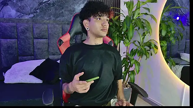 Snapshot of noah_travis chatting on March 13, 1:29 pm noah travis online show from March 13, 1:29 pm