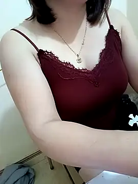 Snapshot of SingleeMomm chatting on March 13, 6:20 am SingleeMomm online show from March 13, 6:20 am