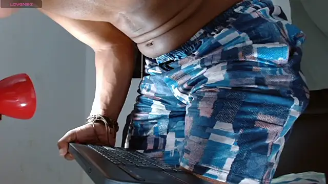 Snapshot of chrisramosv chatting on March 20, 12:04 am chrisramosv online show from March 20, 12:04 am