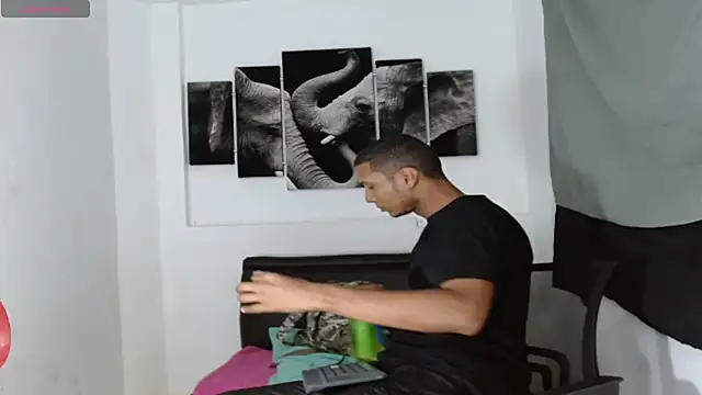 Snapshot of chrisramosv chatting on March 21, 10:46 pm chrisramosv online show from March 21, 10:46 pm