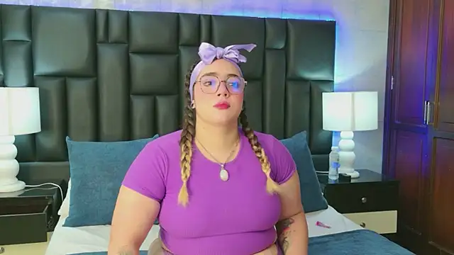 Snapshot of VioletMonroee chatting on March 15, 3:07 pm VioletMonroee online show from March 15, 3:07 pm