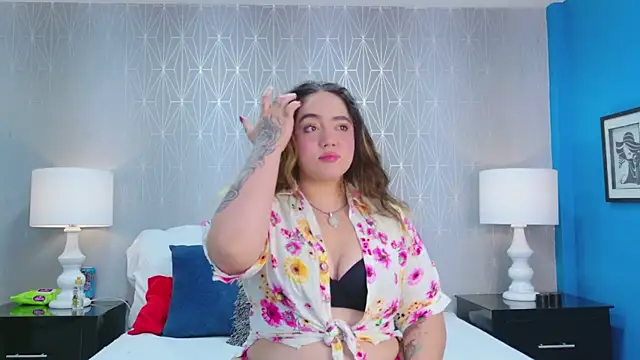 Snapshot of VioletMonroee chatting on March 19, 3:54 am VioletMonroee online show from March 19, 3:54 am