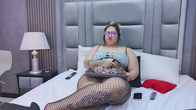 Snapshot of VioletMonroee chatting on March 21, 8:19 am VioletMonroee online show from March 21, 8:19 am