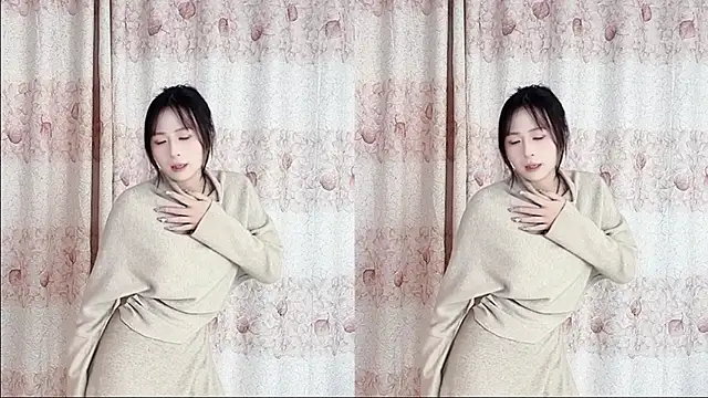 Snapshot of SM_00002 chatting on March 28, 11:04 pm SM 00002 online show from March 28, 11:04 pm