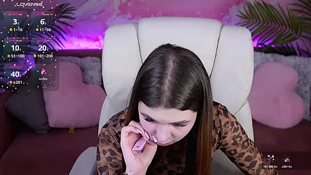 EmberCutee online show from March 22, 10:13 pm