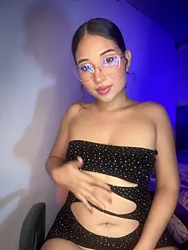 Snapshot of iamkyliewest chatting on March 21, 8:19 am iamkyliewest online show from March 21, 8:19 am