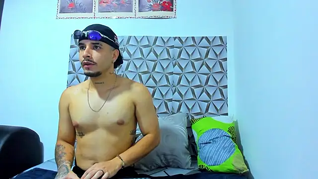 Snapshot of Leon_Hotx chatting on March 24, 7:19 pm Leon Hotx online show from March 24, 7:19 pm