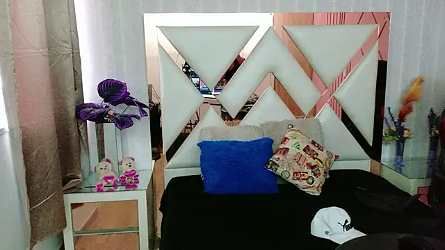 Snapshot of NikiEvanz chatting on March 22, 3:04 pm NikiEvanz online show from March 22, 3:04 pm