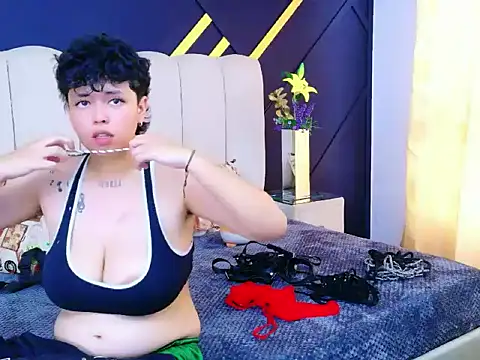 Snapshot of NikiEvanz chatting on March 23, 8:13 pm NikiEvanz online show from March 23, 8:13 pm