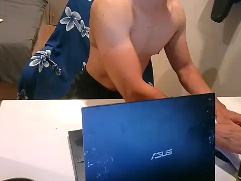 Snapshot of ZhangQing95 chatting on March 22, 4:21 pm ZhangQing95 online show from March 22, 4:21 pm