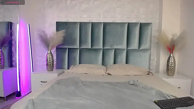 Rachel Wren online show from March 25, 11:38 am