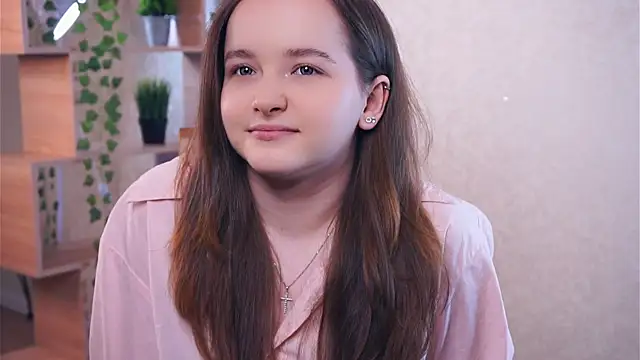 Snapshot of LeighaKind chatting on March 19, 2:21 pm LeighaKind online show from March 19, 2:21 pm