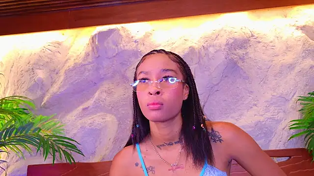 Snapshot of Barbiie_black chatting on March 30, 4:19 pm Barbiie black online show from March 30, 4:19 pm