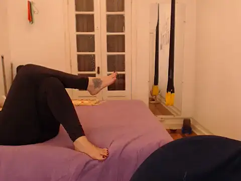 Snapshot of Polyglot_Goddess chatting on March 19, 8:24 pm Polyglot Goddess online show from March 19, 8:24 pm