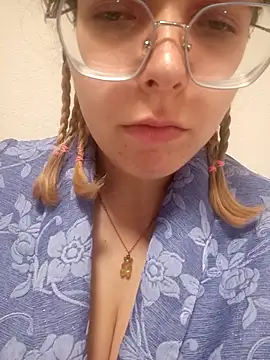 kitsuneniki online show from March 26, 5:51 pm