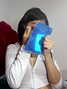 KarolaMendez online show from May 3, 5:41 pm