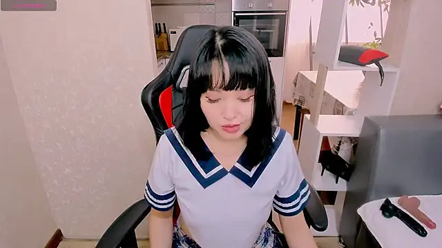 Akiko Yun online show from October 14, 11:00 am